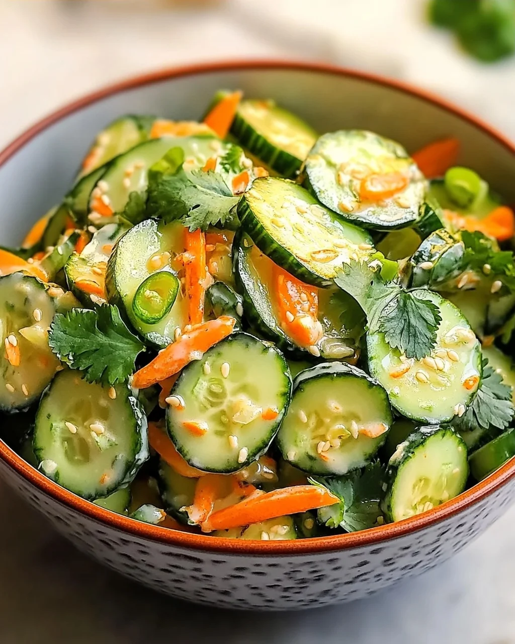 Erfrischender Asiatischer Gurkensalat für den Sommer!