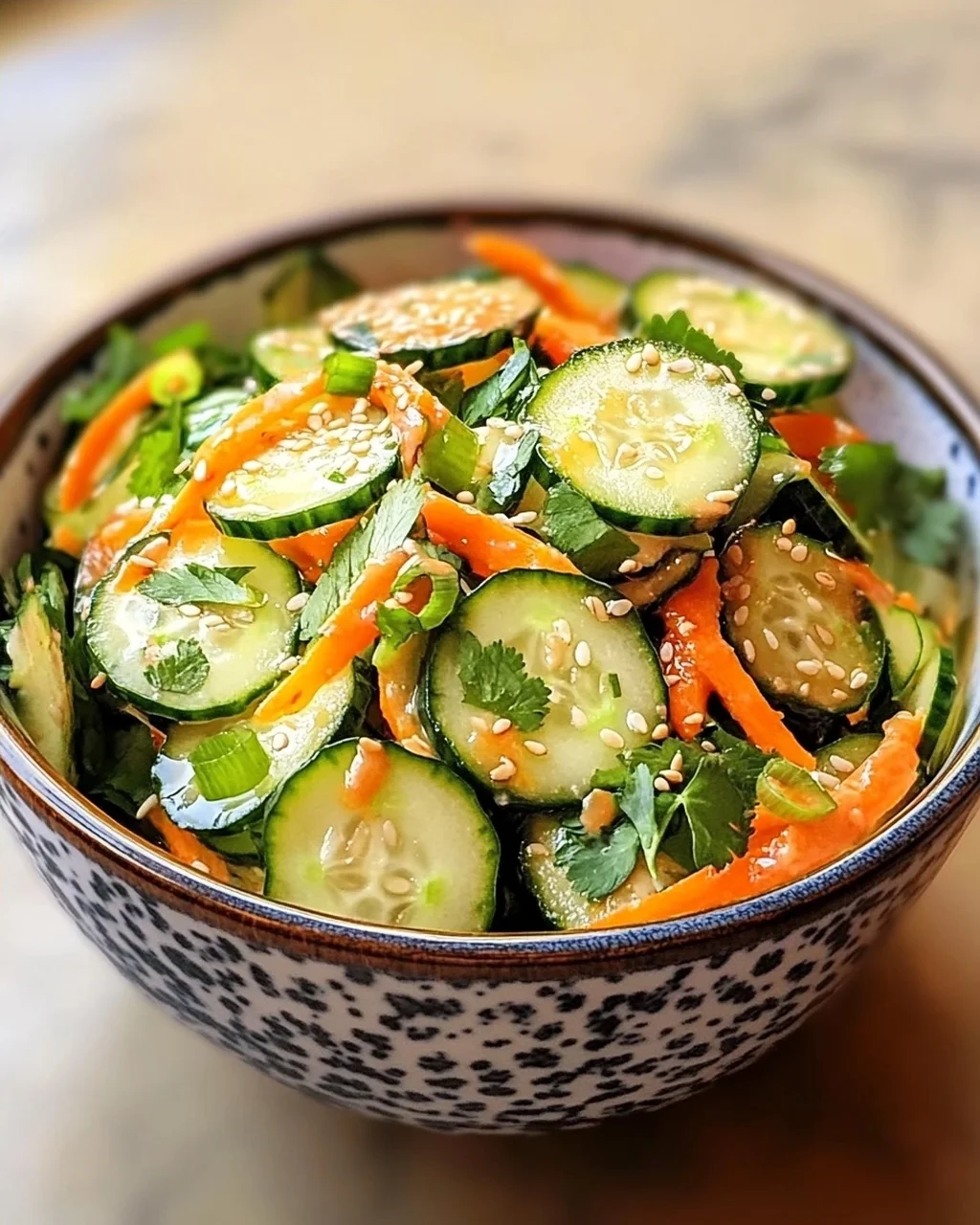 Erfrischender Asiatischer Gurkensalat für den Sommer!