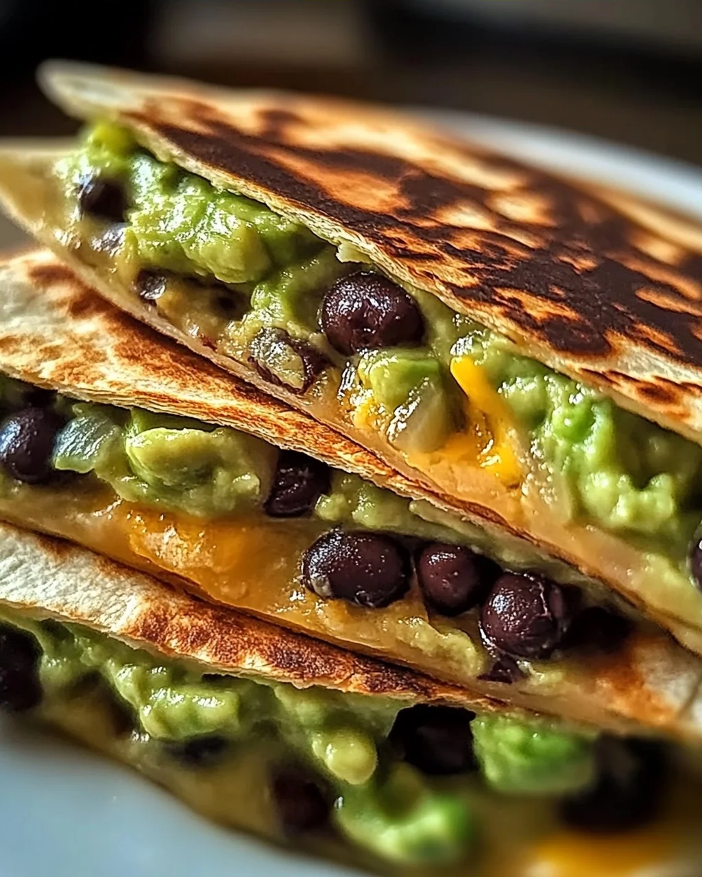 Köstliche Vegetarische Avocado- und Schwarzbohnen-Quesadilla