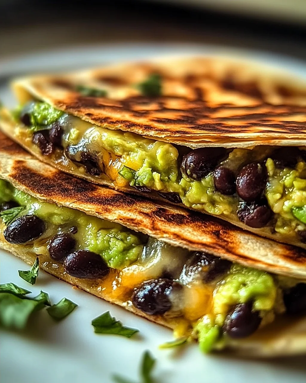 Köstliche Vegetarische Avocado- und Schwarzbohnen-Quesadilla